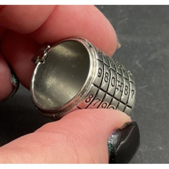 Stainless Steel Code Breaker Ring Size 6 Silver tone Decor Dials Non-Functional - Picture 5 of 5